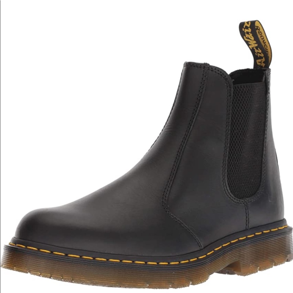 BRAND NEW Doc Martens “Chelsea”